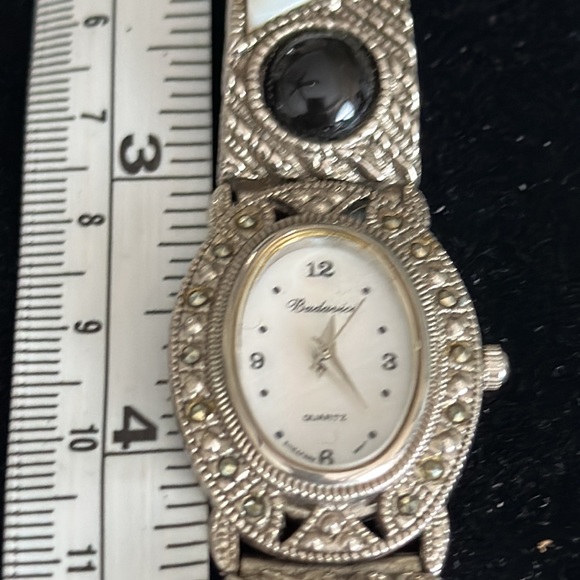 Ladies watch mother of pearl face quartz new battery marquisette with black onyx - Picture 9 of 11